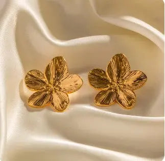 Luxurious Gold Flower Stud Earrings