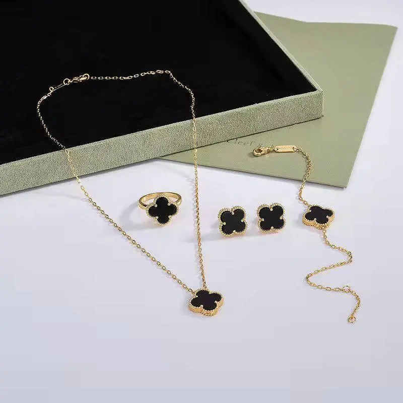 Clover-Shaped Jewelry Set in Golden Tone