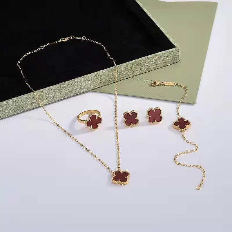 Clover-Shaped Jewelry Set in Golden Tone